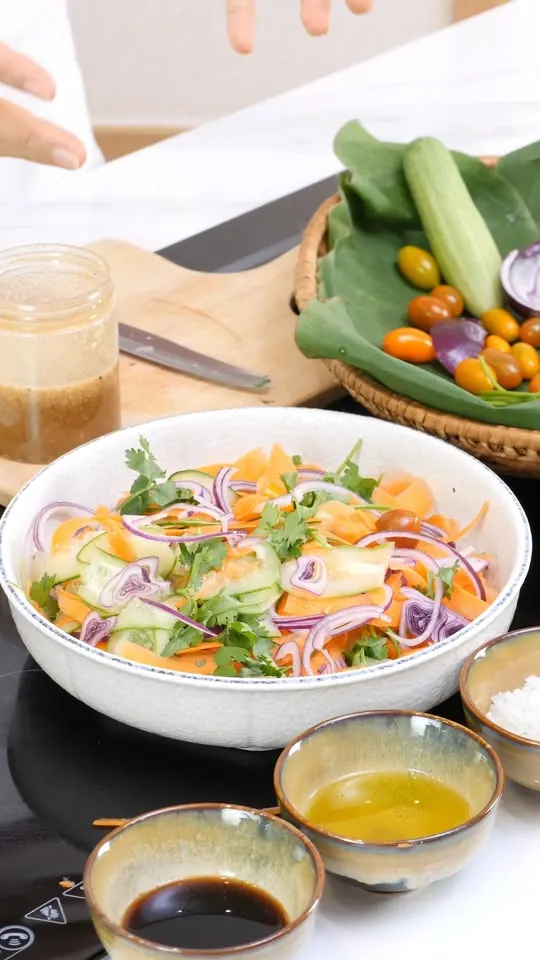 Ăn rau không còn nhàm chán – Thử ngay salad cà rốt dưa leo sốt mè siêu cuốn
