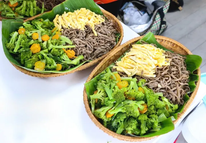 BỮA SÁNG CHO CÁC BÉ #05 | MÌ SỢI CHUỐI XÀO TRỨNG & RAU DINH DƯỠNG