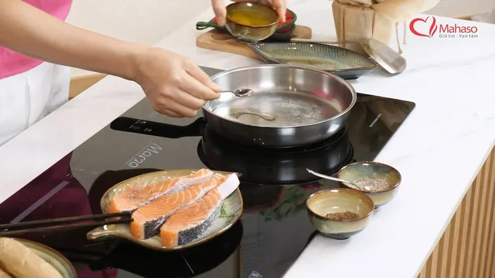 CÁ HỒI ÁP CHẢO DINH DƯỠNG – NGON, NHANH, TIỆN LỢI!