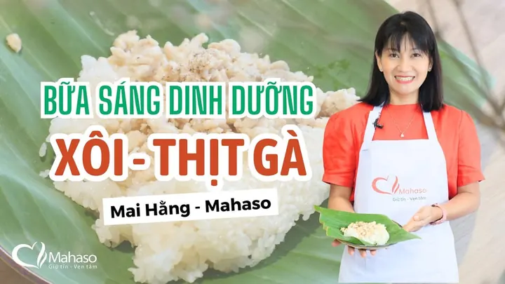 Xôi ăn kèm với thịt gà băm nhỏ xào nước mắm nấu theo kiểu dinh dưỡng